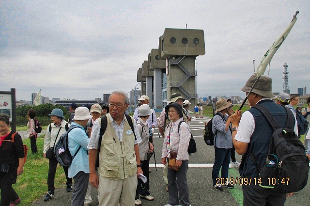 2019年9月14日　第136回定例ウォーク  荒川の下流を歩く　新岩淵水門にて